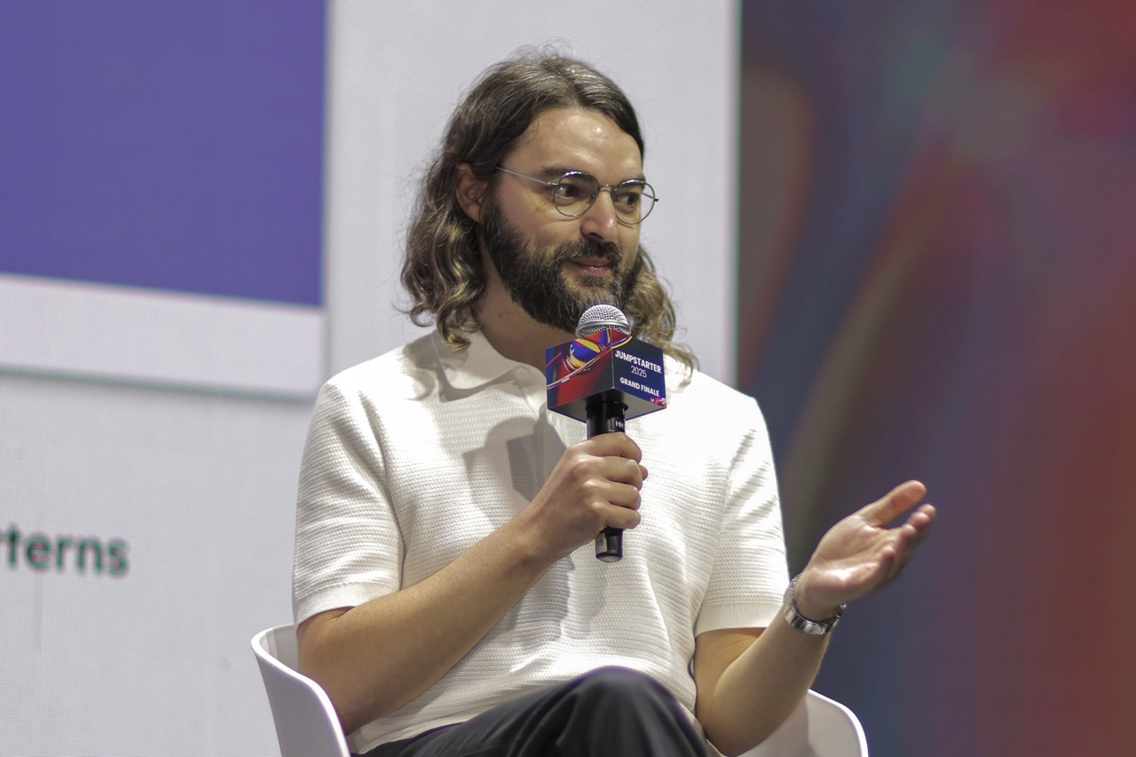 Jonathan David Brent speaking at the JUMPSTARTER 2025 Grand Finale in Hong Kong
